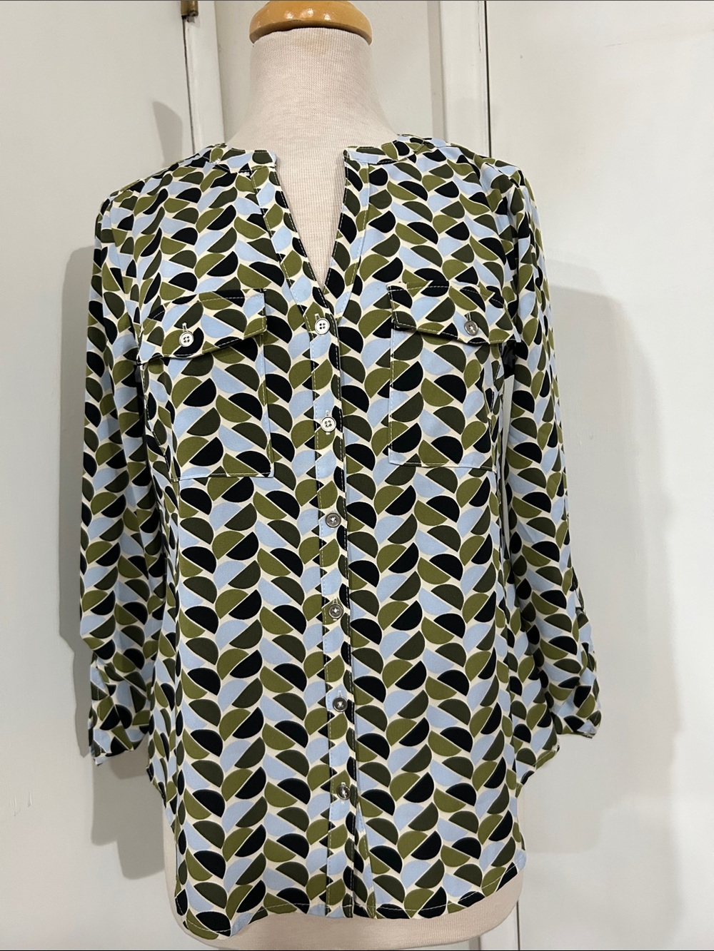 Notations Olive, Black & Light Blue Geometric Button-Front Top
